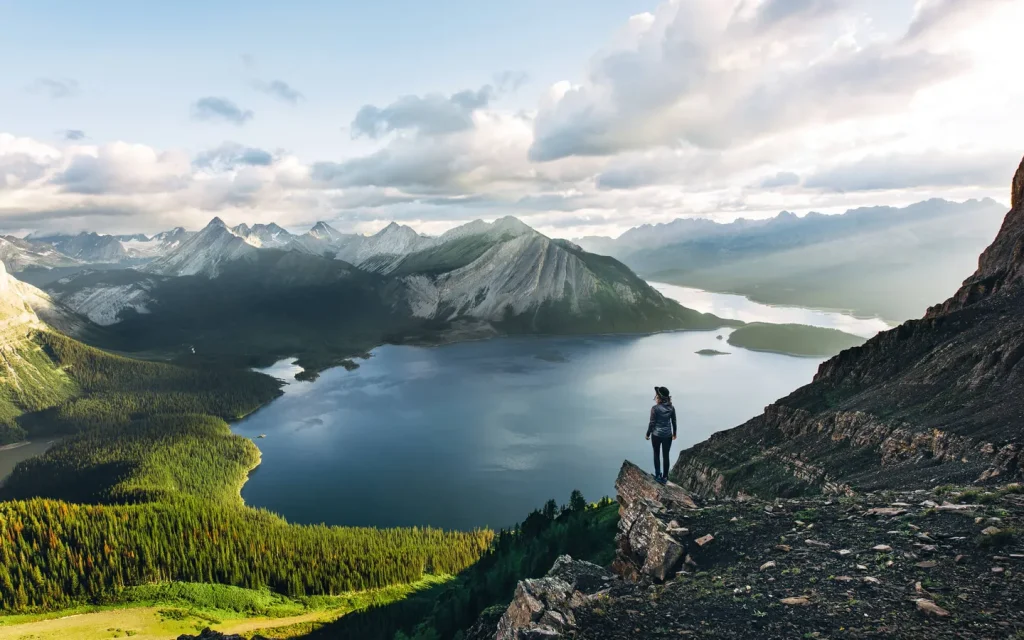 canada-hiker-at-epic-viewpoint-alberta-dc